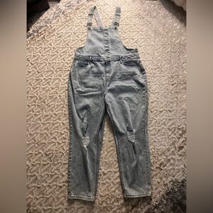 No Boundaries Women's ripped Jeans Overalls